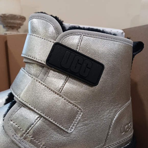 Ugg Neumel Platform Leather Strap Logo Boots Size 6 Youth/7.5 Women - Picture 2 of 10